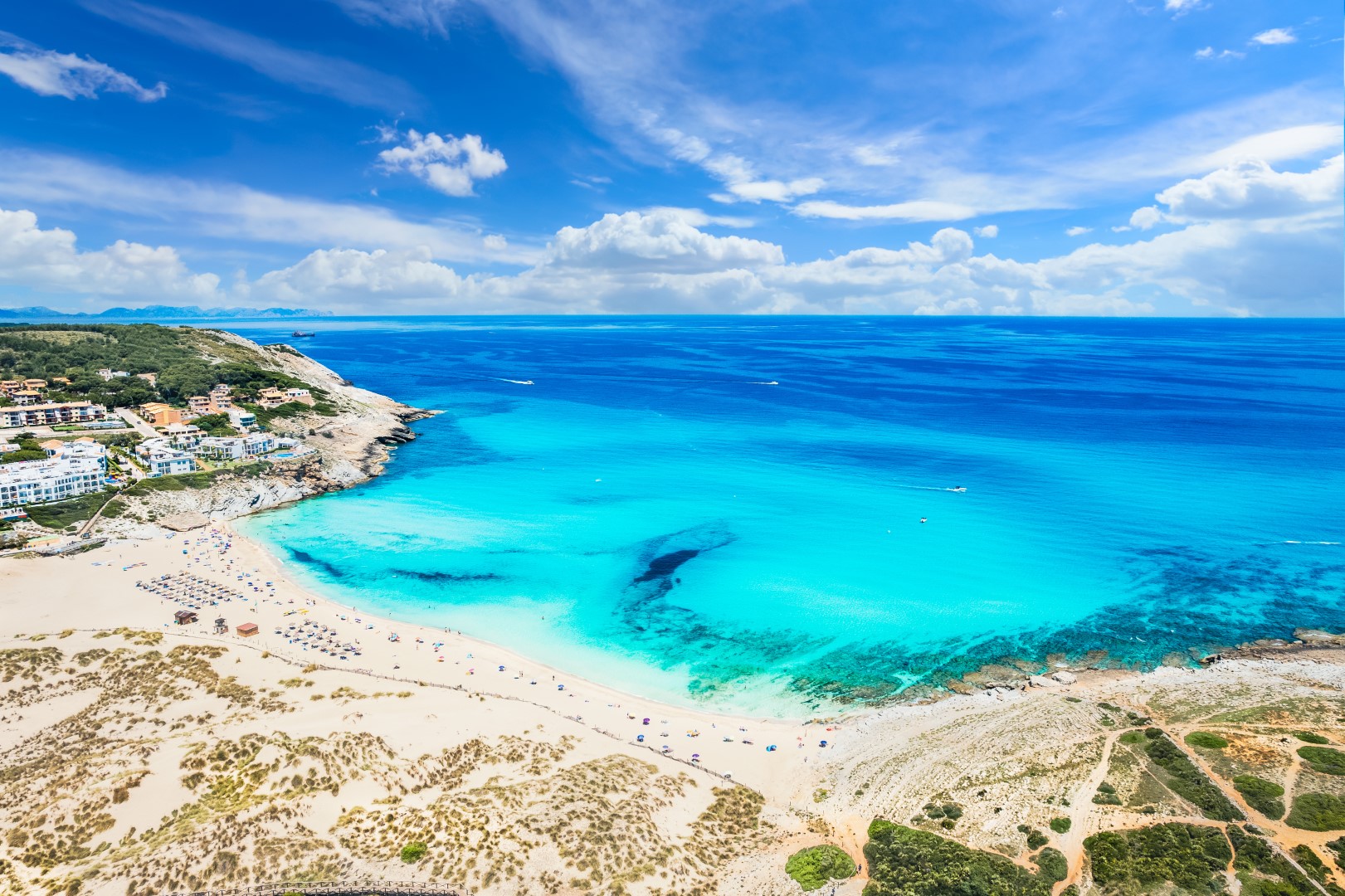 Cala Mesquida Strand - 300 m lang Strand mit weißem Sand und kristallklarem Wasser